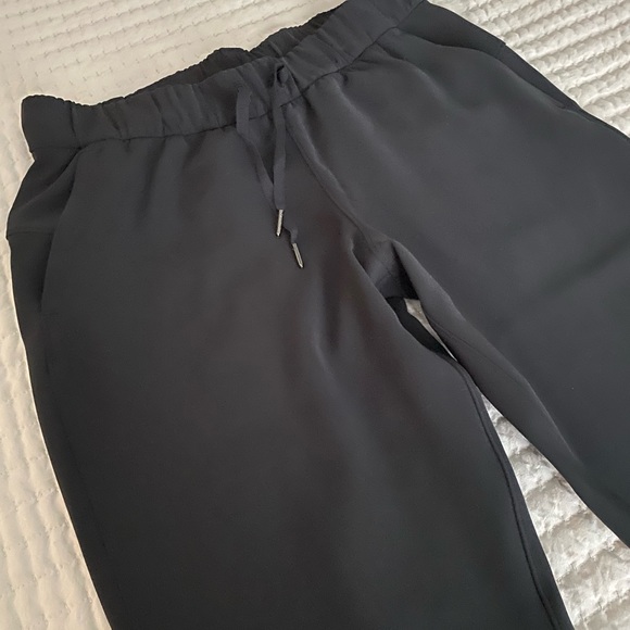 Women’s Lululemon On the Fly Woven Jogger - Picture 7 of 8